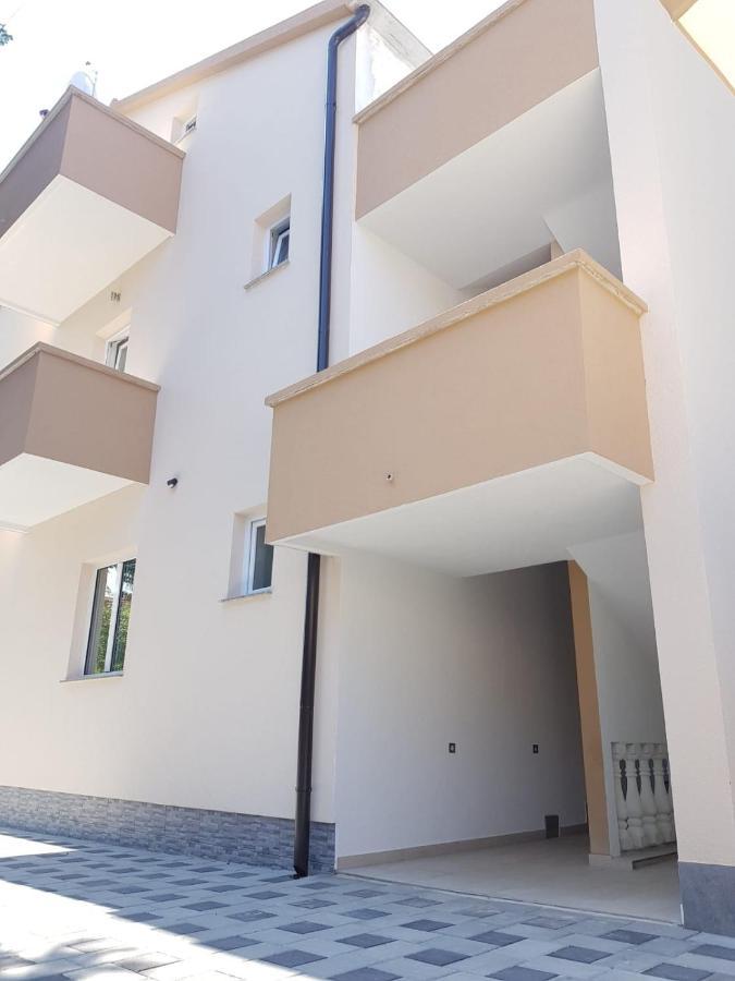 Apartmani Dobra Villa Vodice Exteriör bild