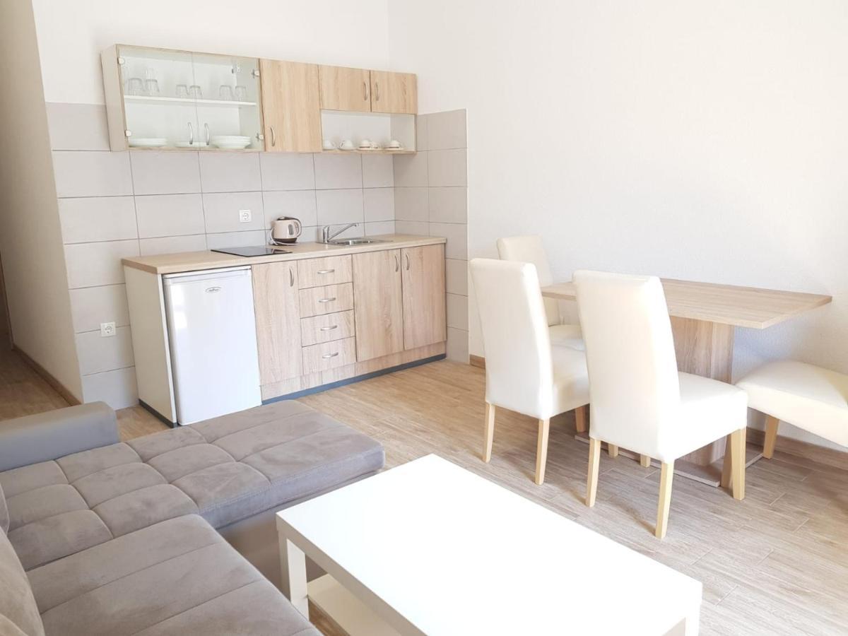 Apartmani Dobra Villa Vodice Exteriör bild