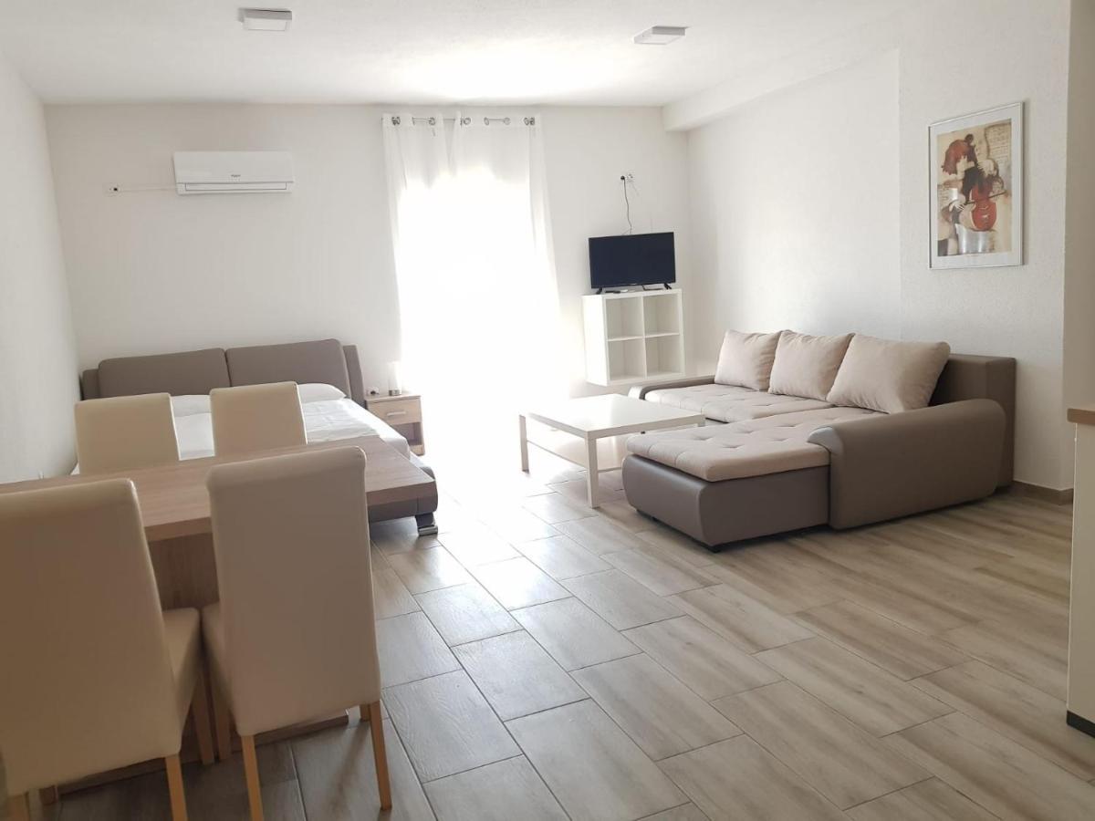 Apartmani Dobra Villa Vodice Exteriör bild