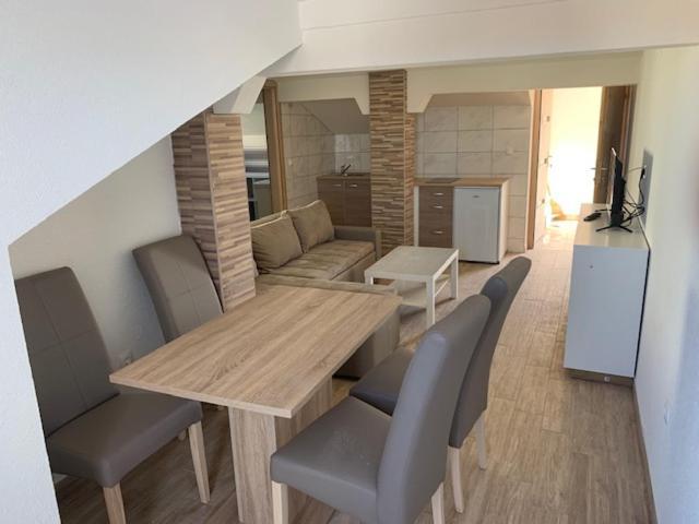 Apartmani Dobra Villa Vodice Exteriör bild